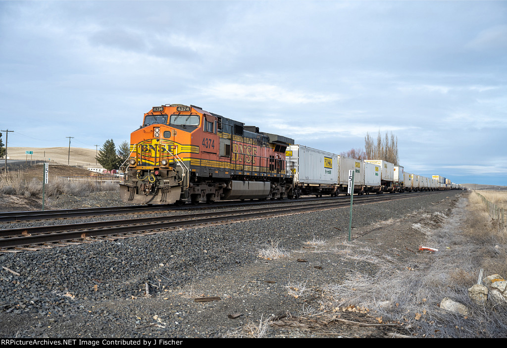 BNSF 4374